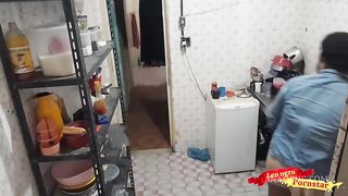 No primeiro dia de trabalho diarista deu cu para o patrao