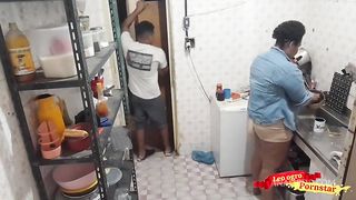 No primeiro dia de trabalho diarista deu cu para o patrao