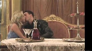 She catches her boyfriend fucking another girl and cums on her pussy