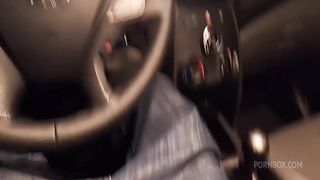 Fui pedir informacao e tirei pau pra fora e me masturbei!