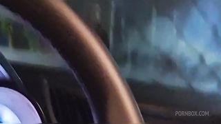 Fui pedir informacao e tirei pau pra fora e me masturbei!