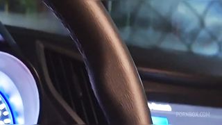 Fui pedir informacao e tirei pau pra fora e me masturbei!