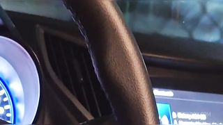 Fui pedir informacao e tirei pau pra fora e me masturbei!