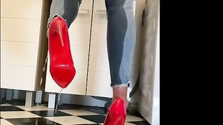 Wetting extremely Jeans and Red classic High Heels and play with Pee
