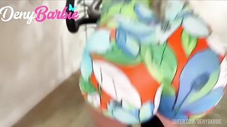 Loira gostosa provocou seu personal ate ele foder ela gostoso na bicleta.