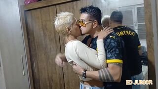 VISINHA CHEGA TARDE NO CURRASCO E SO ACHA LINGUICA