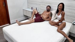Bastidores da gravacao com a magrinha Yasmin Ribeiro levando muito no cu