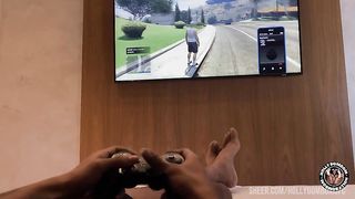 ELE SO QUERIA JOGAR GT4 e eu so queria rola na minha xota molhada