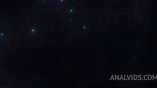 Vivi Capetinha aprendeu a fazer anal e ficou viciada em dar o cuzinho para seu sogro. 100% anal e creampie Vagninho e Vivi Capetinha