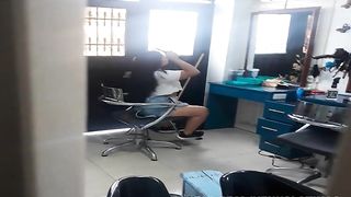 Venuslatina2 - se la chupo a un cliente que me espia