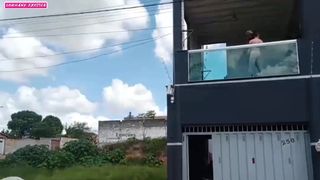 fiz sexo com meu chefe na varanda quando sua esposa saiu pro trabalho