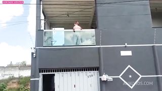 fiz sexo com meu chefe na varanda quando sua esposa saiu pro trabalho