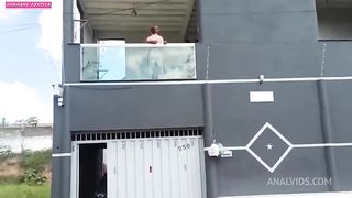 fiz sexo com meu chefe na varanda quando sua esposa saiu pro trabalho