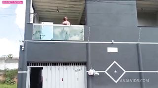 fiz sexo com meu chefe na varanda quando sua esposa saiu pro trabalho