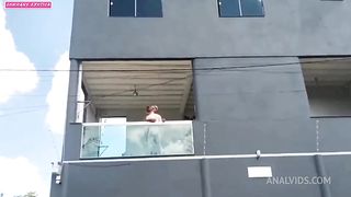fiz sexo com meu chefe na varanda quando sua esposa saiu pro trabalho