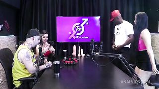 Negro beija duas mulheres cheias de tesao - Jefao Oficial e Karen Oliver (Casal Porra Loka)