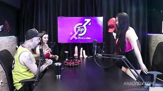 Negro beija duas mulheres cheias de tesao - Jefao Oficial e Karen Oliver (Casal Porra Loka)