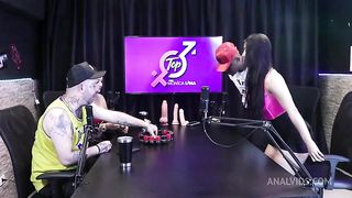 Negro beija duas mulheres cheias de tesao - Jefao Oficial e Karen Oliver (Casal Porra Loka)