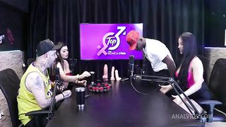 Negro beija duas mulheres cheias de tesao - Jefao Oficial e Karen Oliver (Casal Porra Loka)