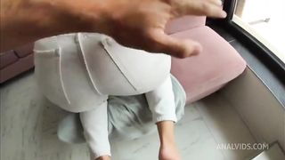 My GIRLFRIEND places herself like a rich bitch so that I can fuck her BIG ASS