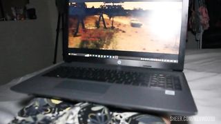 Las noches de peliculas terminan en sexo duro con la hermanastra cachonda