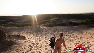 A GOSTOSA MAIS SAPECA ACARICIANDO SUA GRANDE BUCETA ROSADA NA PRAIA DO CAMPECHE FLORIANOPOLIS-SC / MELODY ANTUNES 1