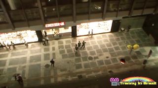 Dotado levando pica no rabo e fodendo o rabo da travesti