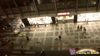 Dotado levando pica no rabo e fodendo o rabo da travesti