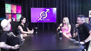 Duas gostosas ficam peladas, se chupam e se beijam - Bruna_carlos e Matheus Caetano