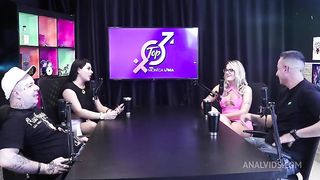 Duas gostosas ficam peladas, se chupam e se beijam - Bruna_carlos e Matheus Caetano