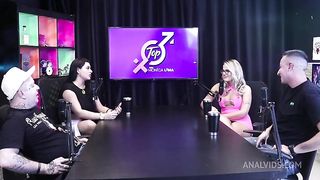 Duas gostosas ficam peladas, se chupam e se beijam - Bruna_carlos e Matheus Caetano