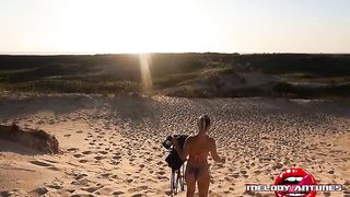 A GOSTOSA MAIS SAPECA ACARICIANDO SUA GRANDE BUCETA ROSADA NA PRAIA DO CAMPECHE FLORIANOPOLIS-SC / MELODY ANTUNES COMPLETO