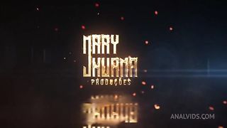 Bbw tatuada peituda brinca com sua bunda - Mary Jhuana