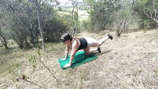 Esposa infiel folla con el vecino sexo al aire libre le encanta la verga en la concha y el culo