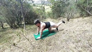 Esposa infiel folla con el vecino sexo al aire libre le encanta la verga en la concha y el culo