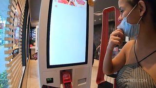 Depois da exibicao comendo lanche e hora de dar o rabo no carro - Paola Gurgel