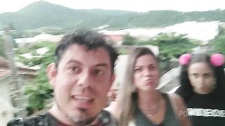 Aquela aprontada com as amigas muito sexo na ilha da magia