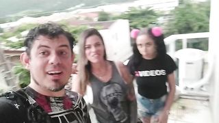 Aquela aprontada com as amigas muito sexo na ilha da magia