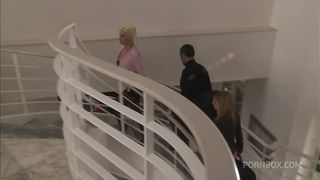 Candy Lee Gets A Massive Facial After Fucking A Well Hung Stud On The Couch