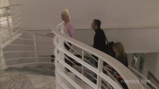 Candy Lee Gets A Massive Facial After Fucking A Well Hung Stud On The Couch