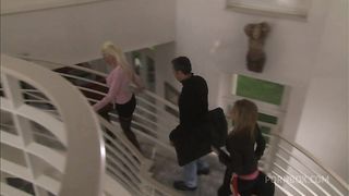 Candy Lee Gets A Massive Facial After Fucking A Well Hung Stud On The Couch