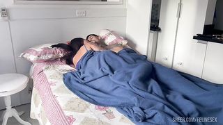 Priminha safada dormiu aqui em casa e levou pica ate estourar a calcinha