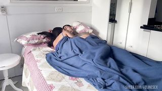 Priminha safada dormiu aqui em casa e levou pica ate estourar a calcinha