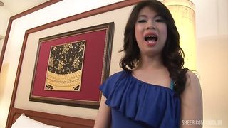 After caressing her dick after work, the girl passionately fucked her anal with toy dicks