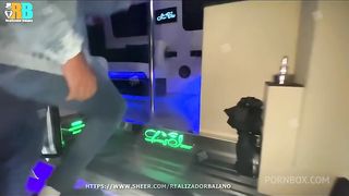 Realizador Baiano em SAO PAULO , putaria e diversao na limusine indo para casa de swing. Com casais exibindo putinha submissa, hotwife e amiga. amador orgia com brasileiras