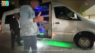 Realizador Baiano em SAO PAULO , putaria e diversao na limusine indo para casa de swing. Com casais exibindo putinha submissa, hotwife e amiga. amador orgia com brasileiras