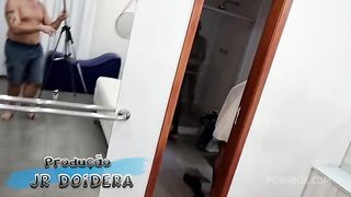 Bastidores da novinha magrinha na maior putaria dando muito cu e ganhando muito leite