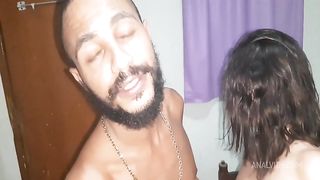 Corno serve sua mulher que esta gravida para o comedor de pau grande que faz da sua mulher uma verdadeira vagabunda na cama