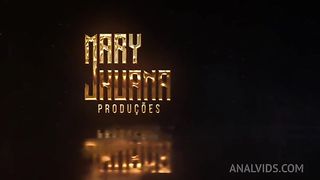 Bbw se exibe no banheiro da academia - Mary Jhuana