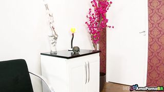 Madrasta carente e enteado curioso